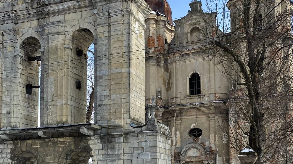 Mănăstirea bernardină şi biserica catolică